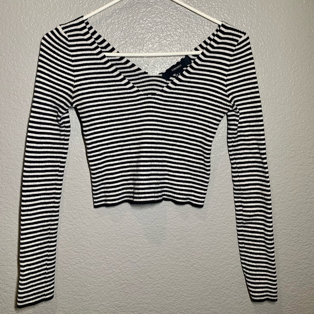 Forever 21 Black&White Striped Longsleeve Crop Top